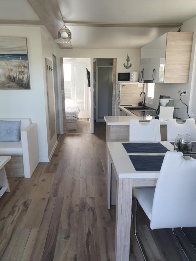 Botel Floating House Sena Pula