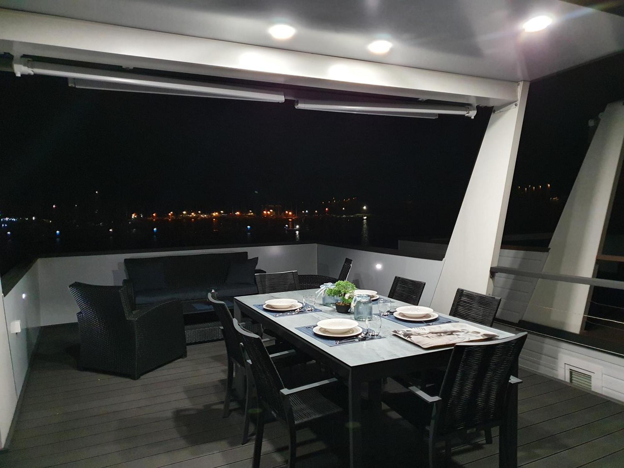 Floating House Sena * Pula