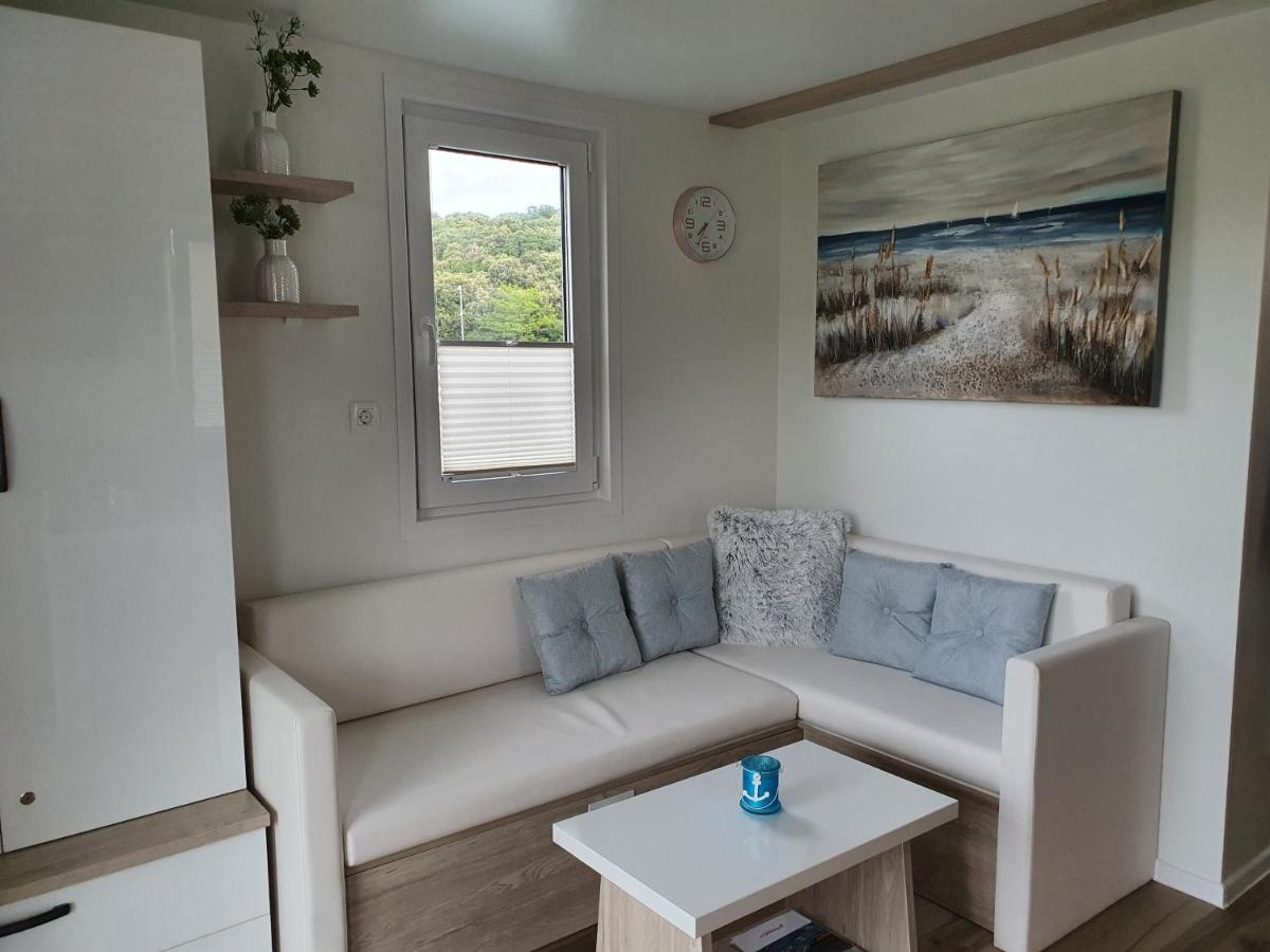 Botel Floating House Sena Pula
